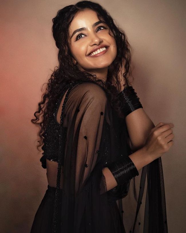 Glorious Clicks Of Gorgeous Anupama Parameswaran